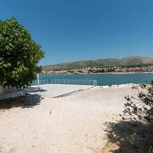apartman-duje-trogir-21220.splithotels.org/